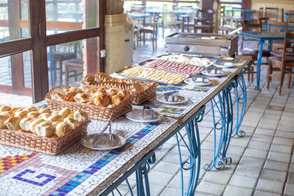 Restaurant/places to eat, Restaurant/places to eat, Food and drinks, Food and drinks, Banquet/Function facilities, Food, Breakfast, Buffet breakfast, Lunch