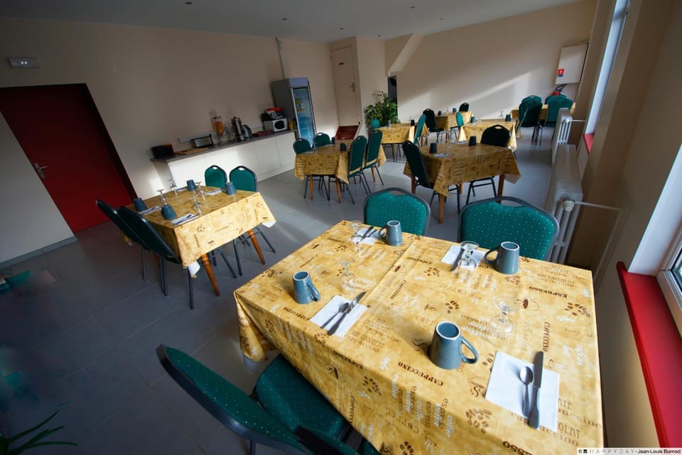Restaurant/places to eat, Dining area
