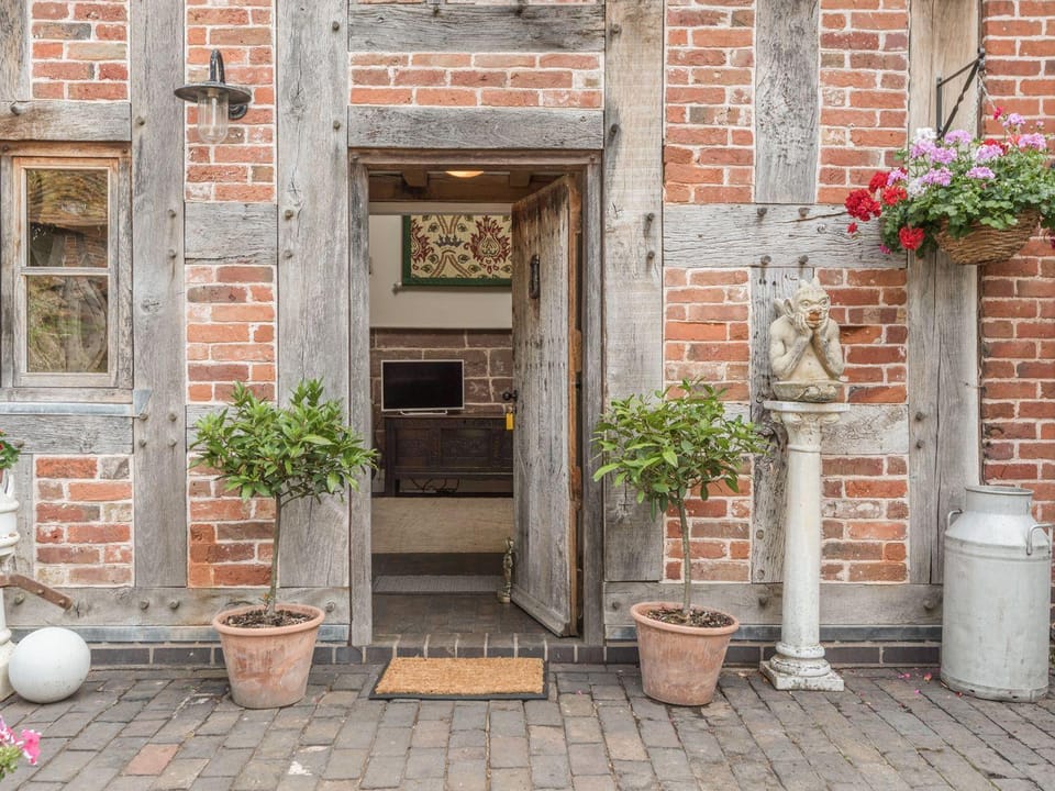 Courtyard Cottage House in England