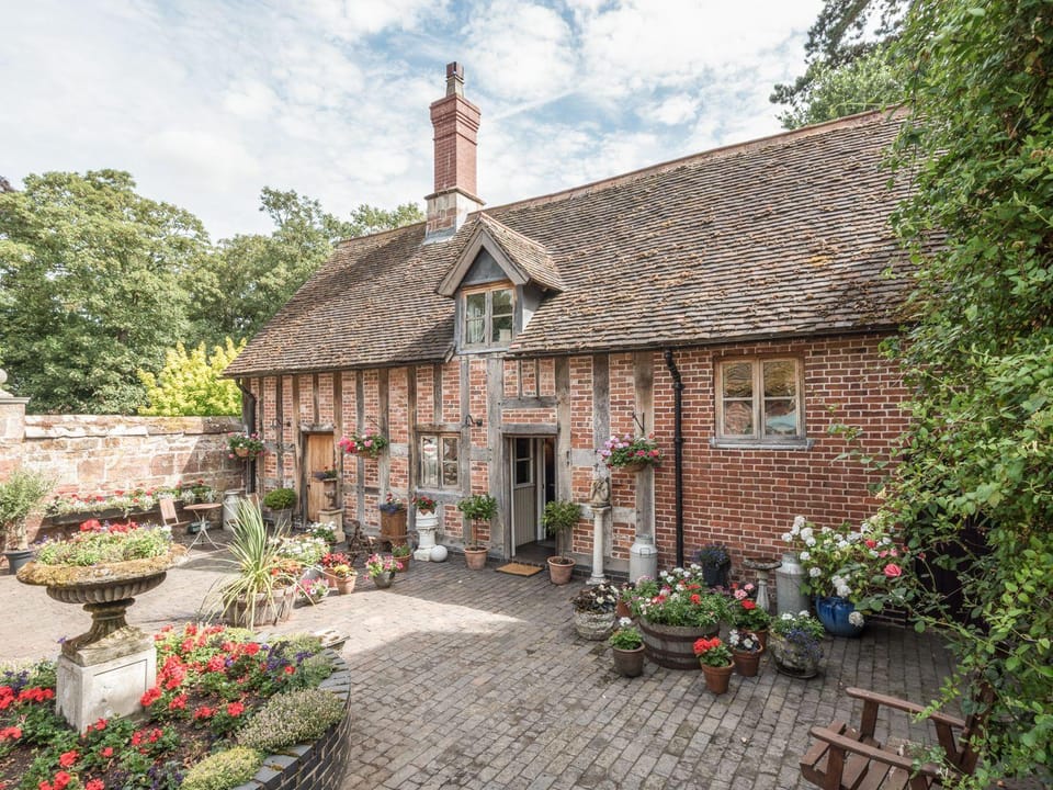 Courtyard Cottage House in England