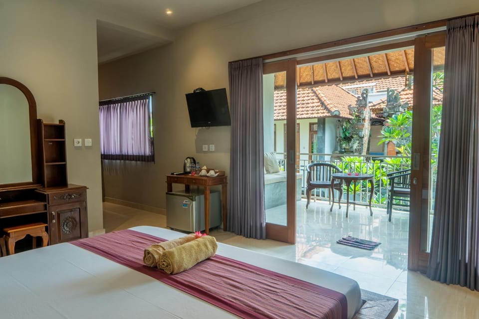 Bed, TV and multimedia, View (from property/room), Balcony/Terrace, Photo of the whole room