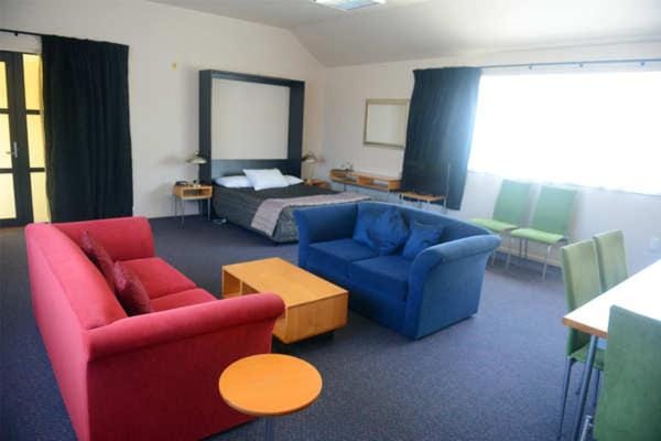 Victoria Court Motor Lodge - Spa & Free Parking Motel in Wellington