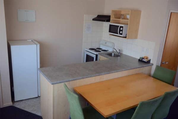 Victoria Court Motor Lodge - Spa & Free Parking Motel in Wellington