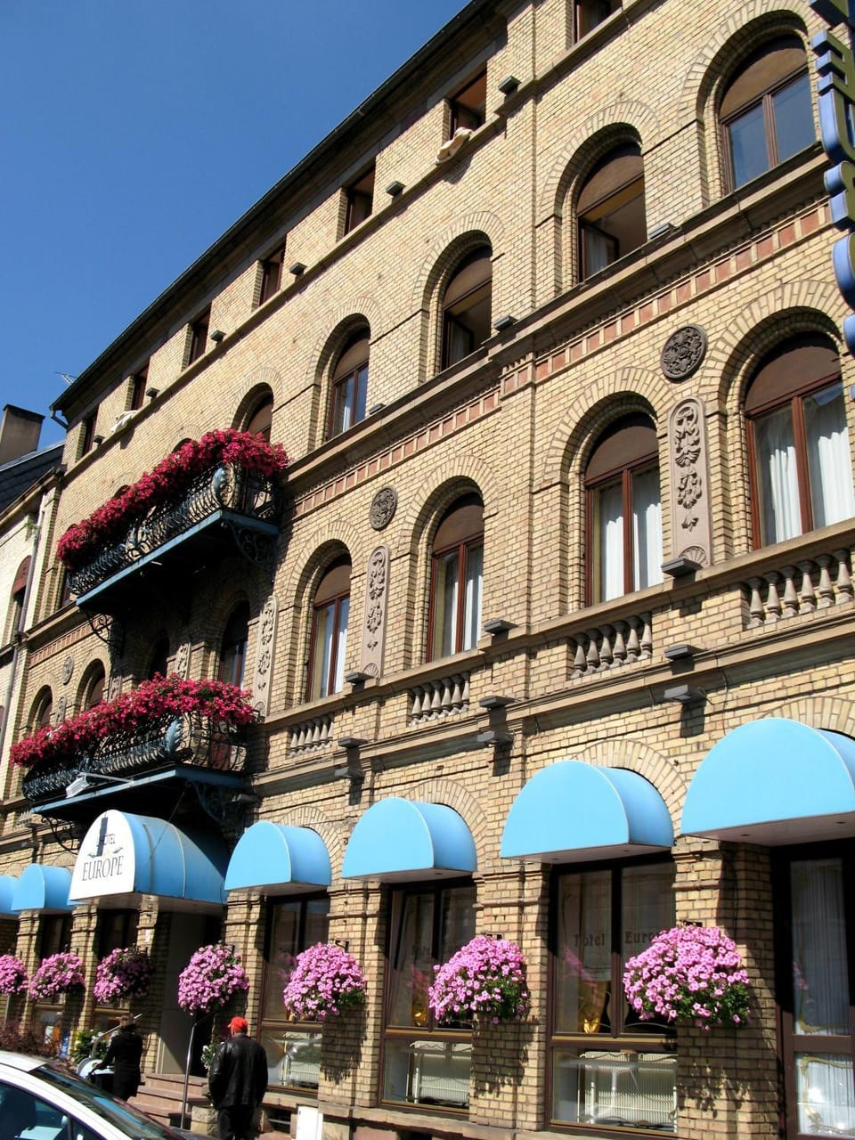 Facade/entrance