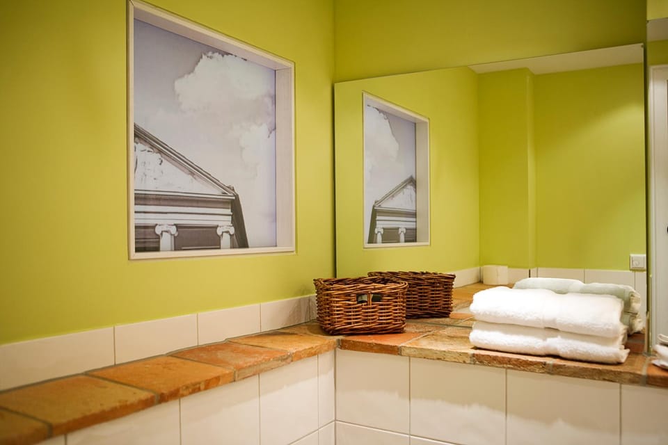 Bathroom, Decorative detail