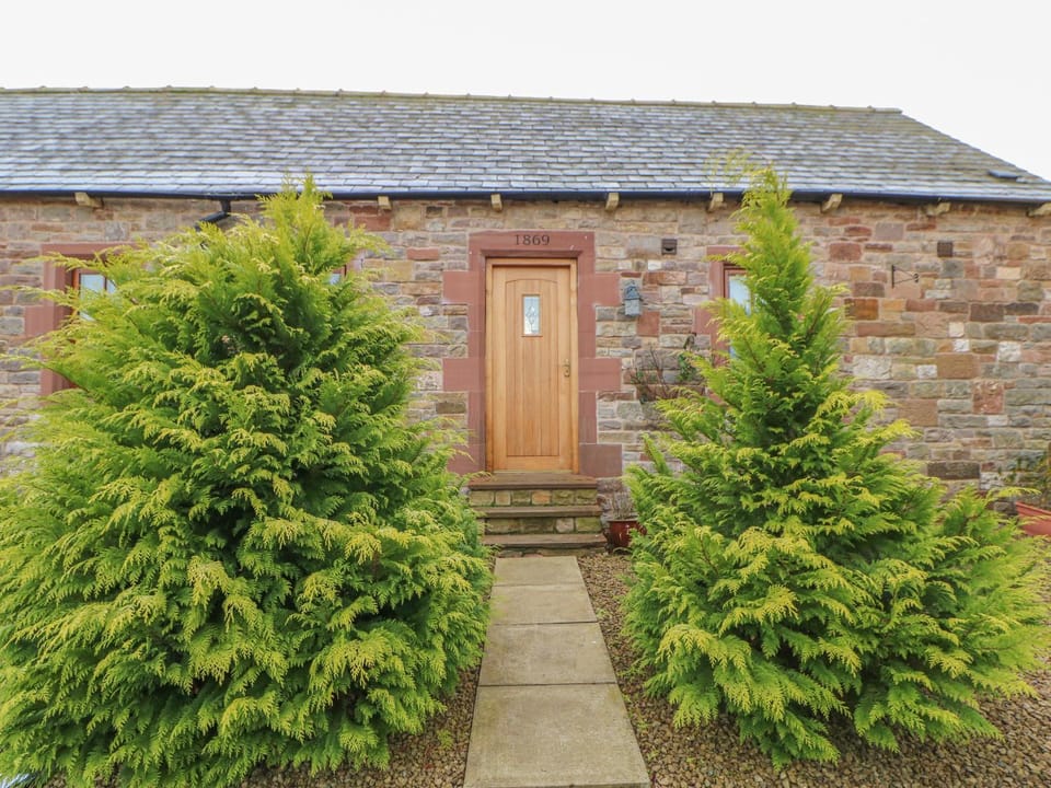 Swallow Cottage House in Brampton
