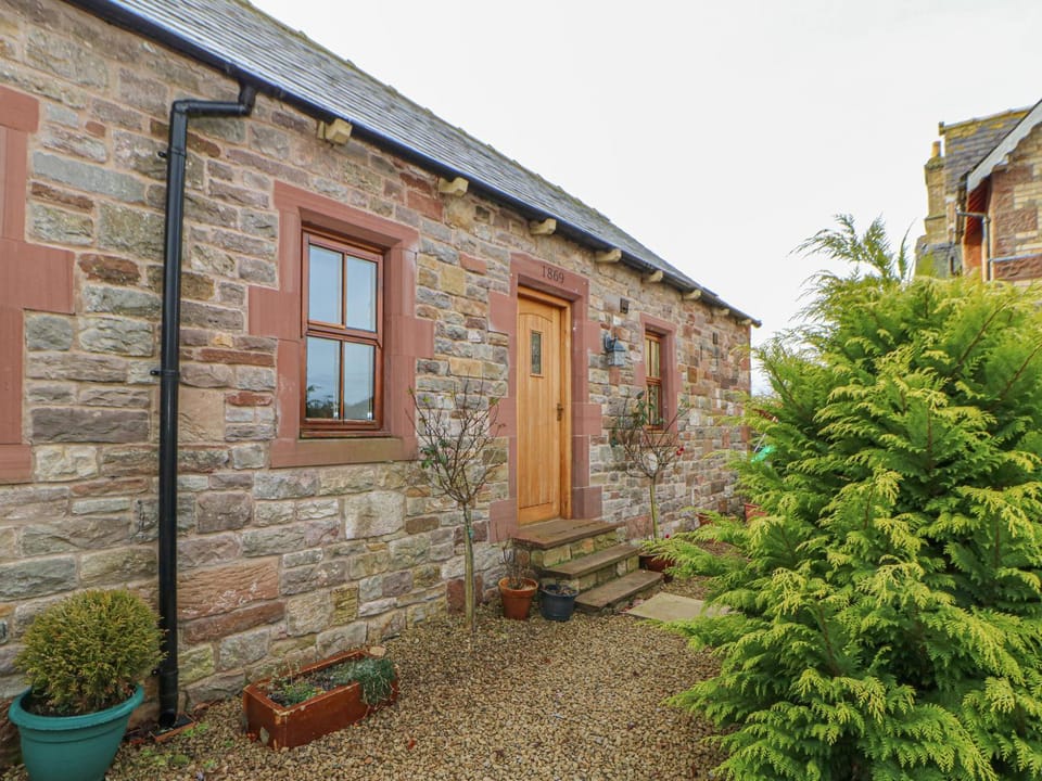 Swallow Cottage House in Brampton
