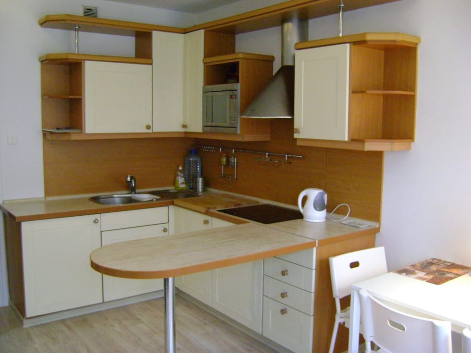 Photo of the whole room, Dining area