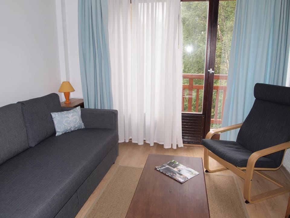 Bed, Living room