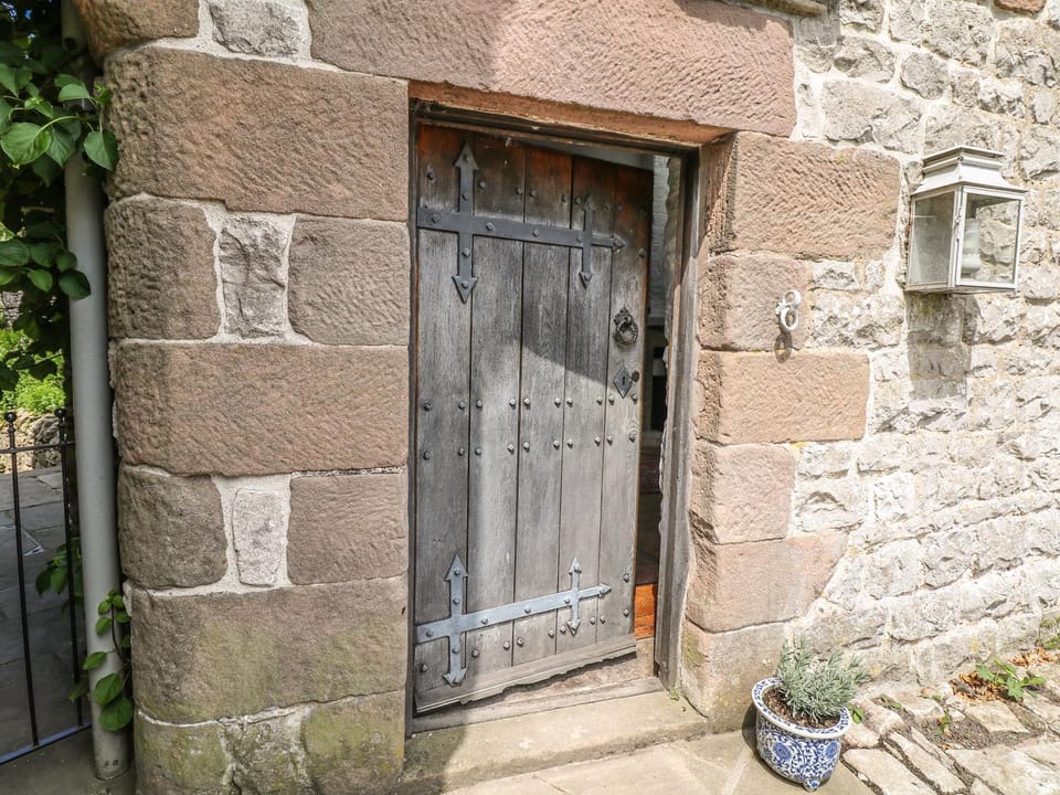 The Studio House in Derbyshire Dales District