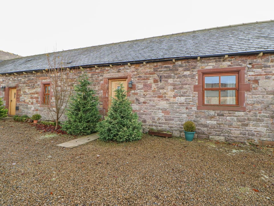 Swift Cottage House in Brampton