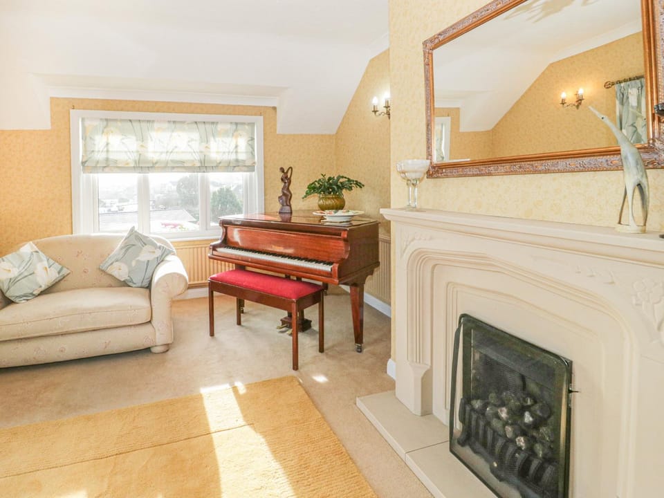 Bryn y Don House in Beach Road