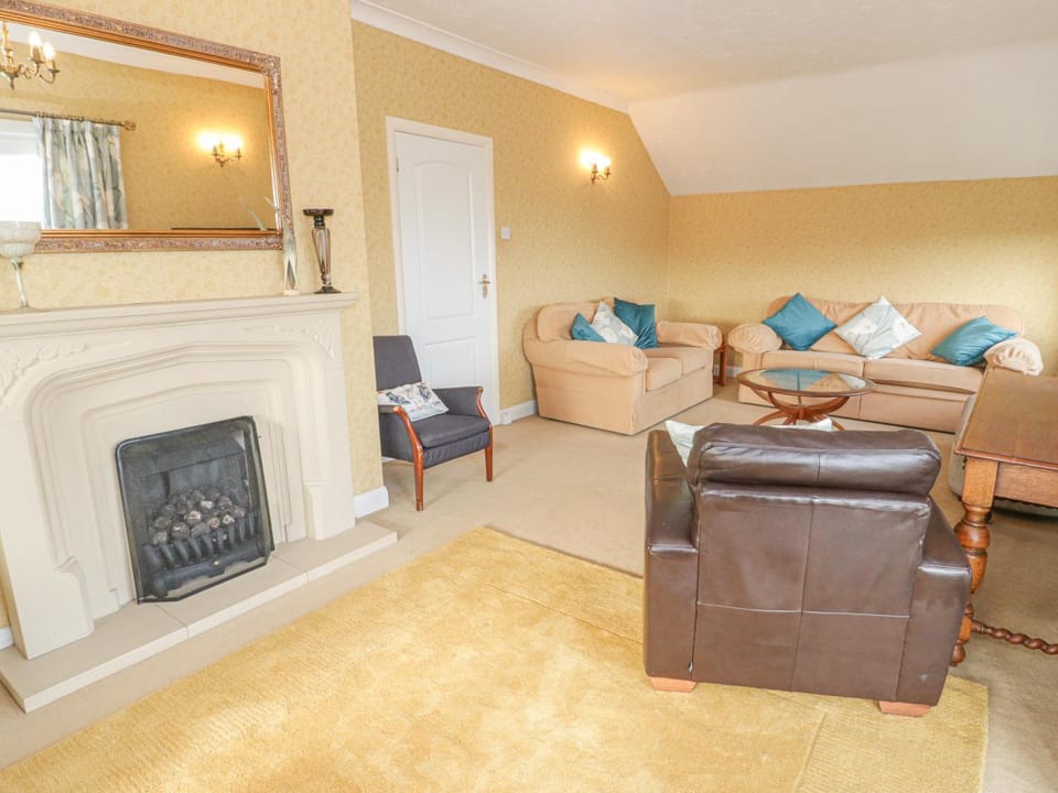 Bryn y Don House in Beach Road