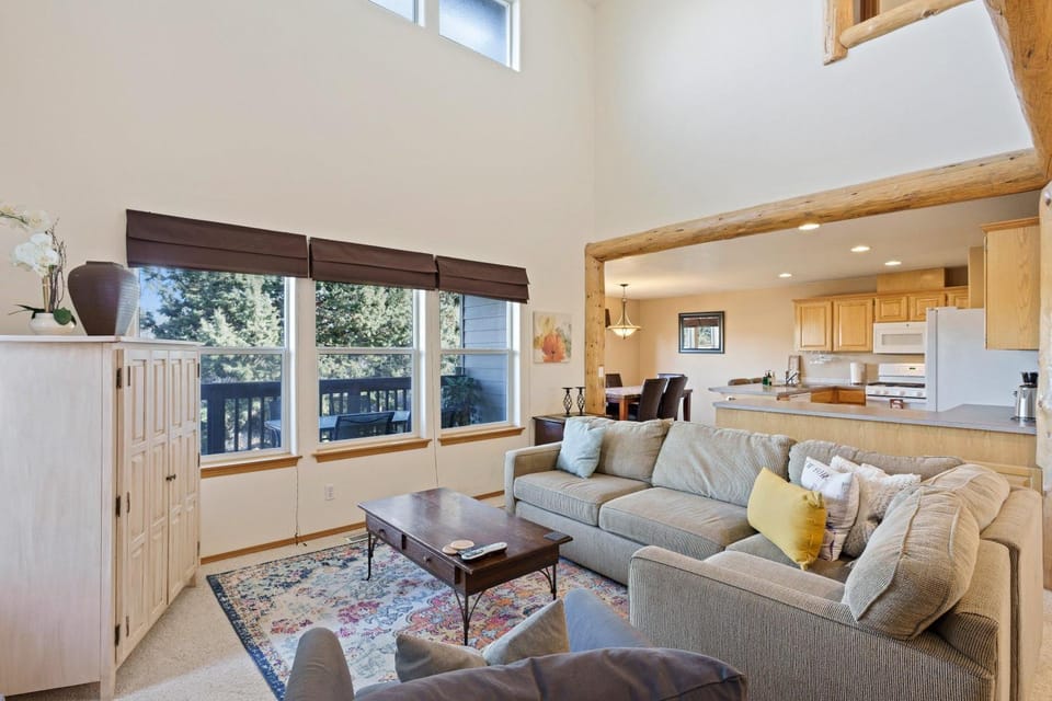 Quiet River 30 Day Minimum House in Bend