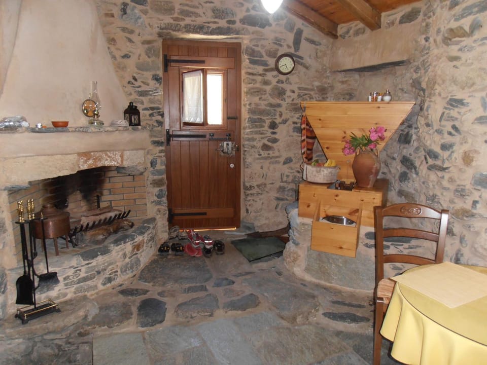 Neromylos House in Islands