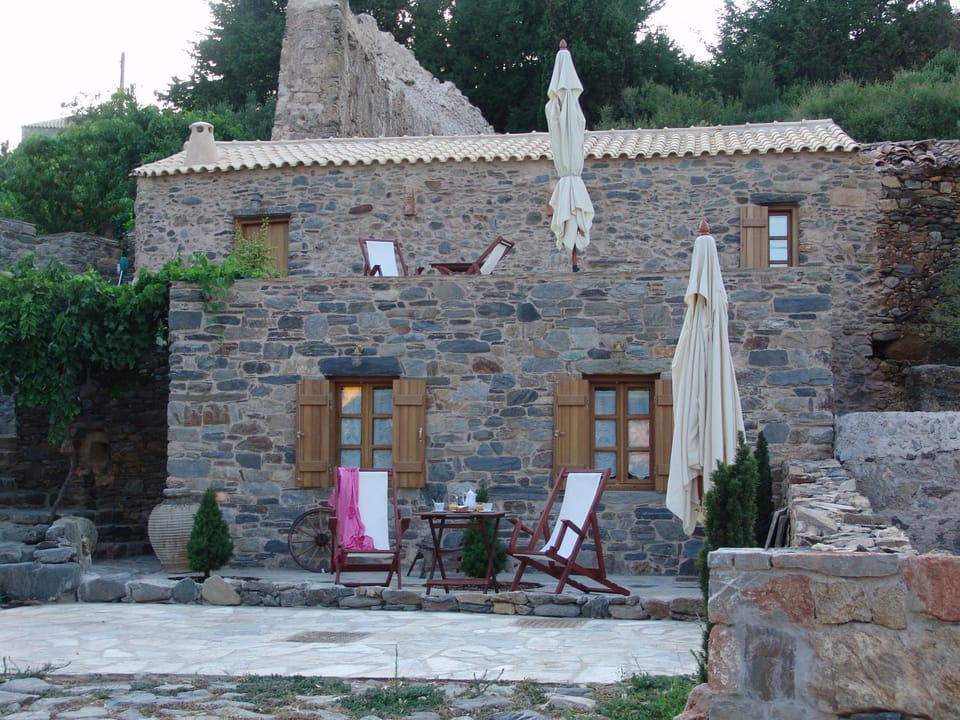 Neromylos Apartment in Islands