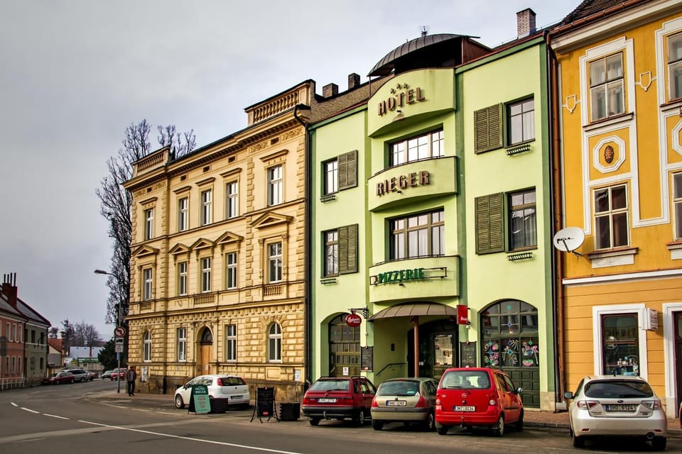 Property building, Facade/entrance, Neighbourhood, Parking