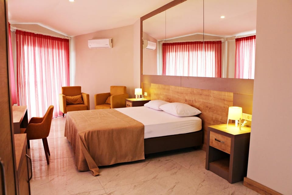 Bed, Photo of the whole room, Bedroom, air conditioner