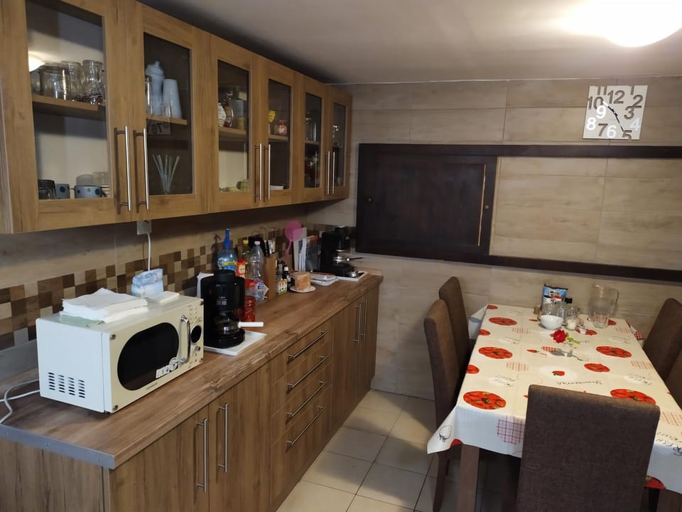Coffee/tea facilities, Kitchen or kitchenette, Communal kitchen, dishwasher, heating, internet, stove, toaster