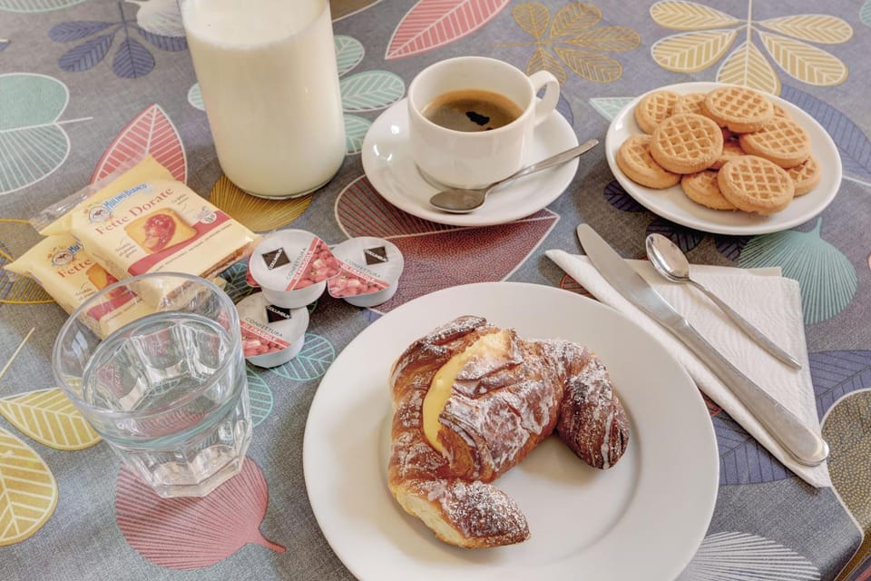 Holiday Sunny Roma B&B Bed and Breakfast in Rome
