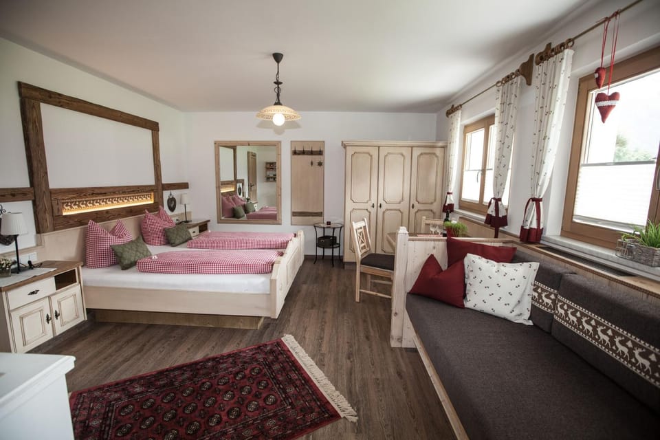 Kitchen or kitchenette, Living room, Dining area, Bedroom