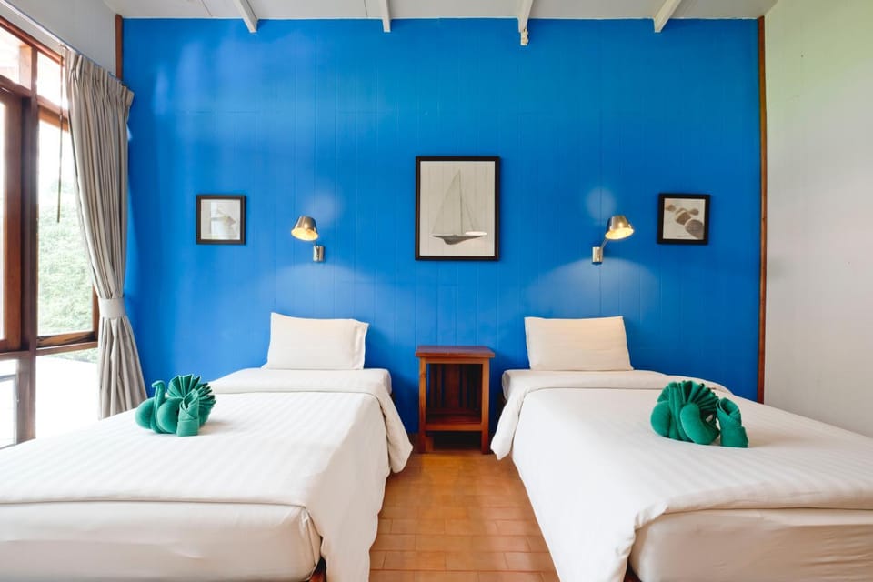 Decorative detail, Bedroom, Pool view