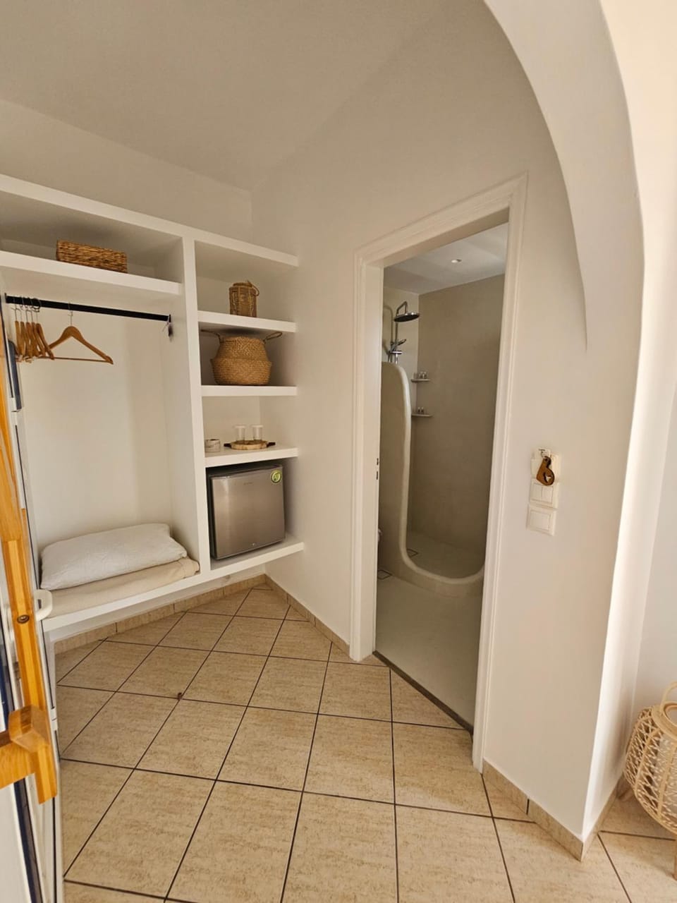 minibar, wardrobe