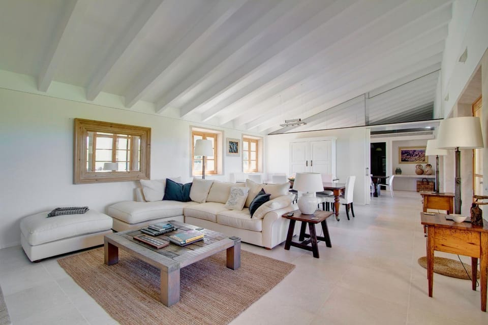 Mansion Bahia Villa in Raiguer