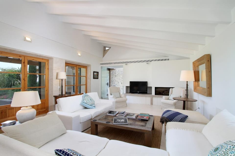 Mansion Bahia Villa in Raiguer