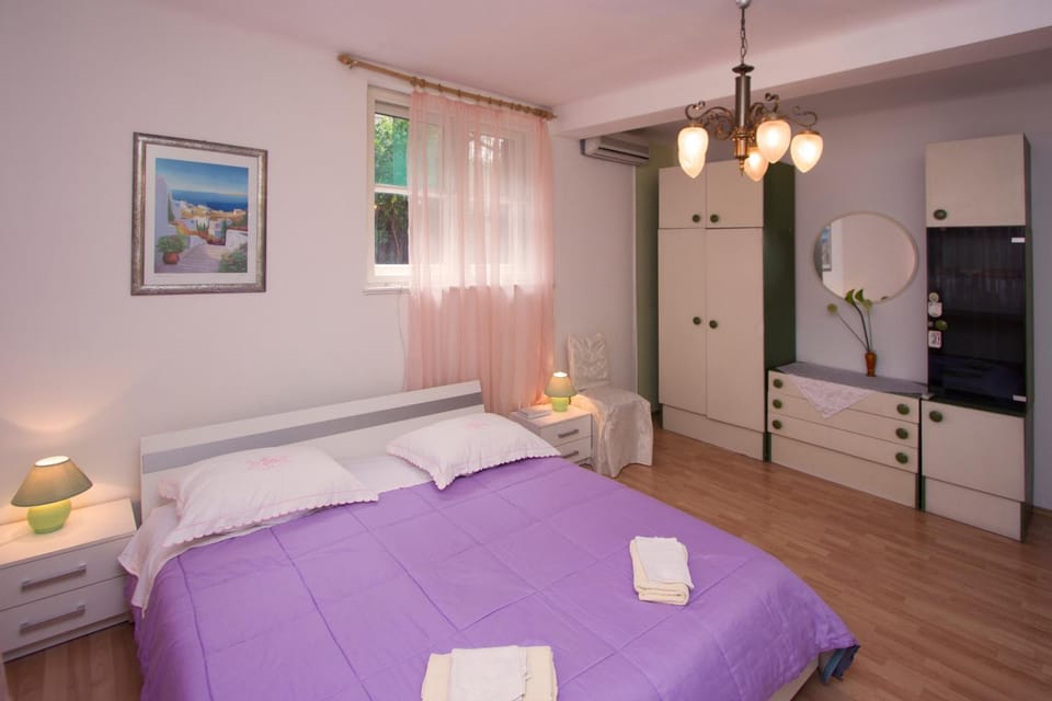 Guest house with garden - Zuvan Bed and Breakfast in Split