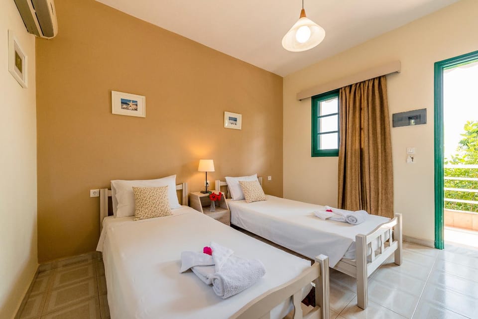 View (from property/room), Balcony/Terrace, Bedroom