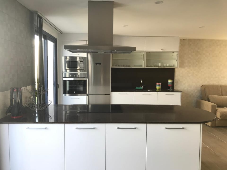 Kitchen or kitchenette, pet friendly, stove