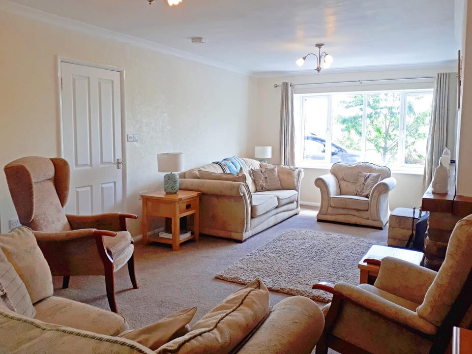 Paddock House House in Staffordshire Moorlands District