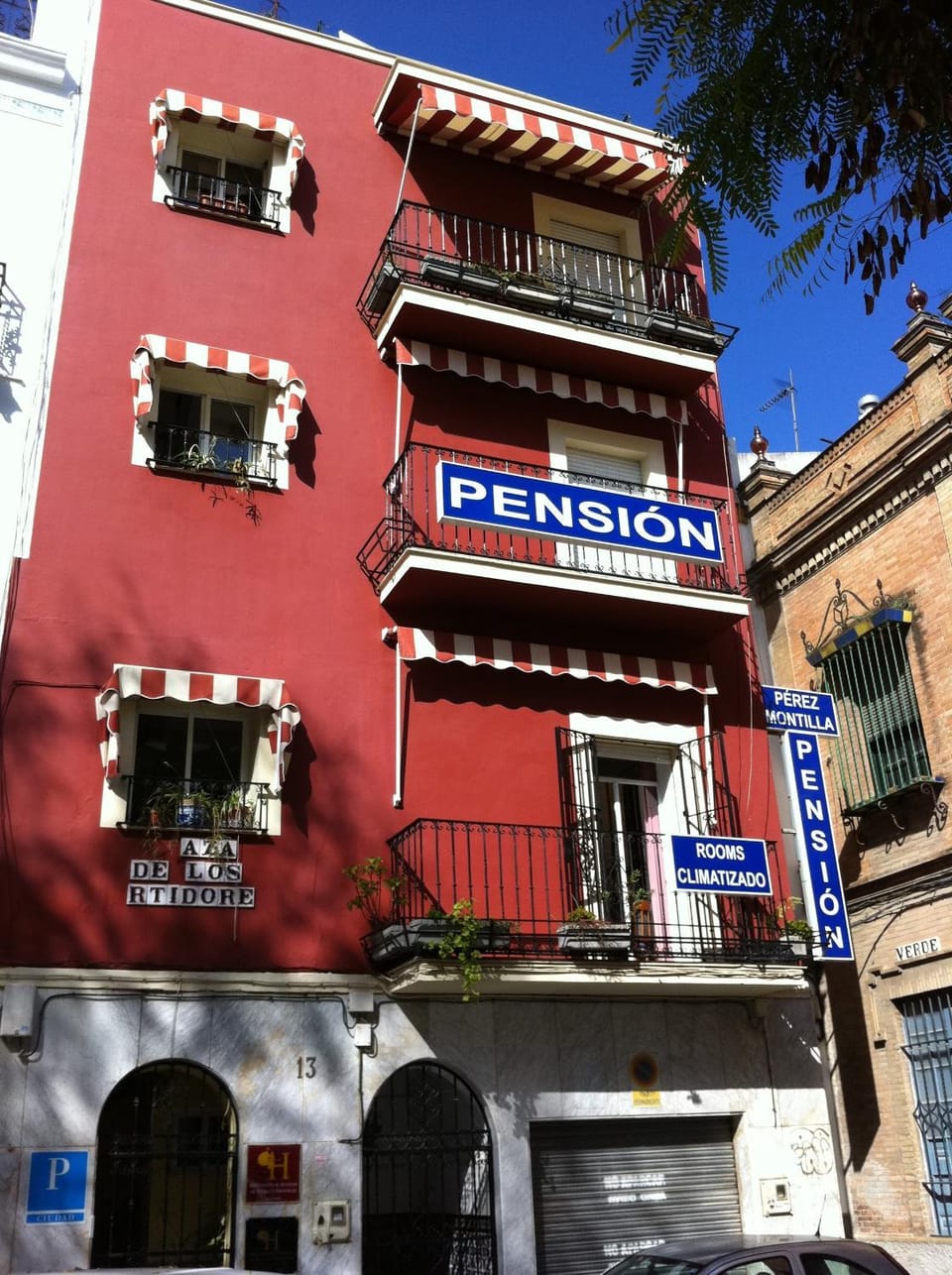 Facade/entrance