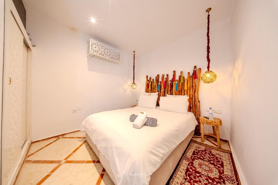 Photo of the whole room, Bedroom