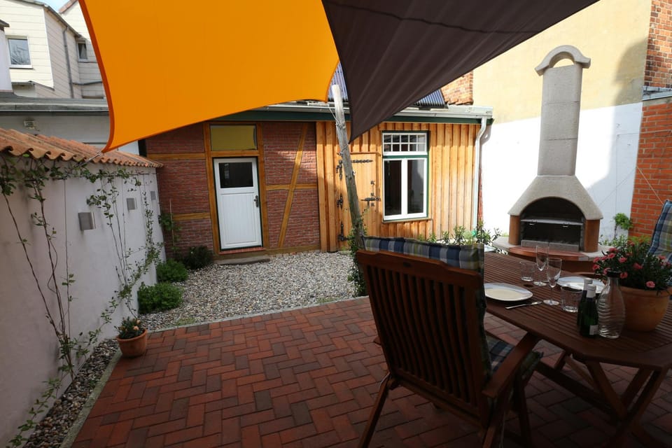 Patio, Spring, Off site, Day, BBQ facilities, Garden, Balcony/Terrace, Garden view