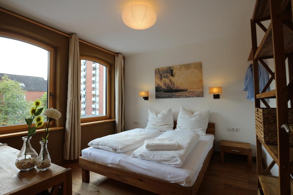 Bed, TV and multimedia, Bedroom, City view