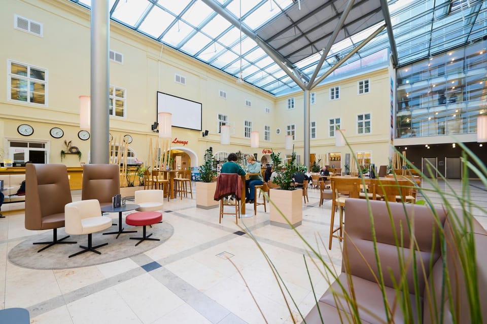 Communal lounge/ TV room, Lobby or reception, Entertainment