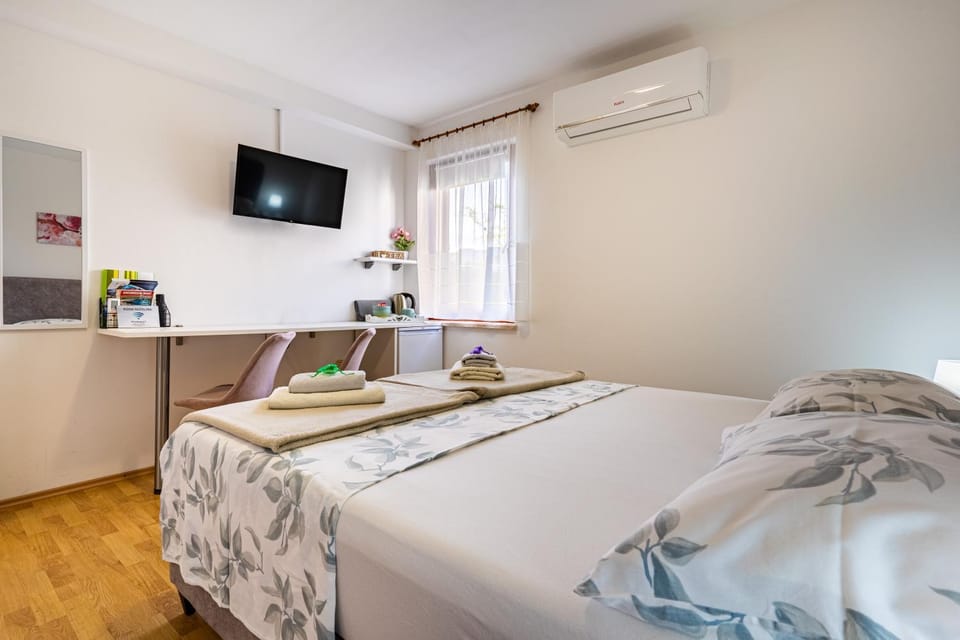 The Rožolina room Bed and Breakfast in Cres