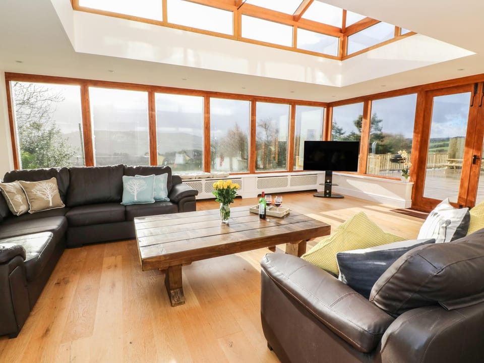Oakwood House House in Wales