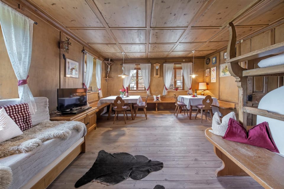 Communal lounge/ TV room, Living room, Evening entertainment