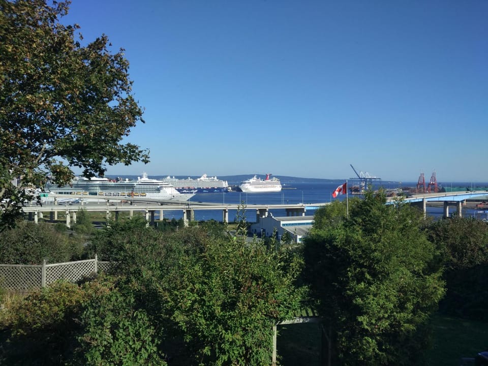 City view, Sea view