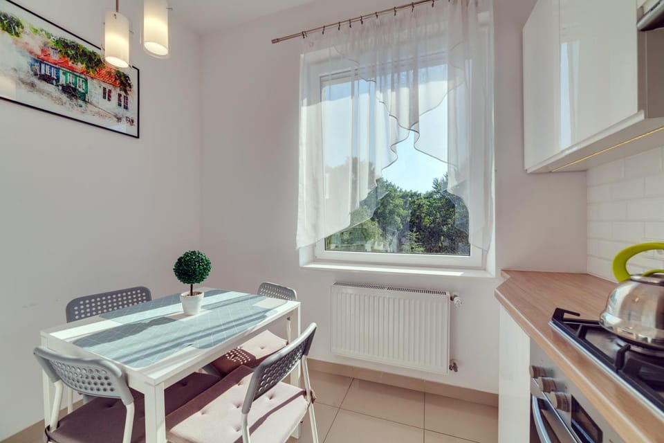 Day, Summer, Kitchen or kitchenette, Dining area, Garden view, Quiet street view, Inner courtyard view