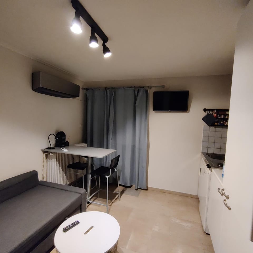 Kitchen or kitchenette, Living room, Dining area