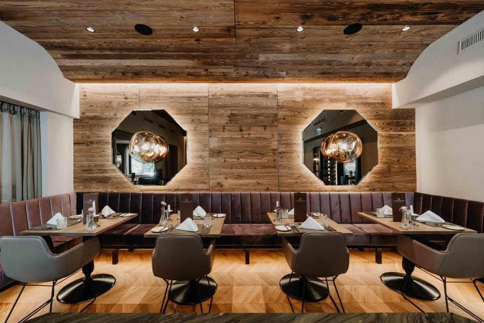 Restaurant/places to eat, Meeting/conference room