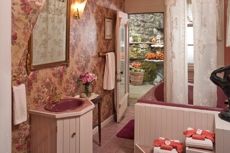 Bathroom, Bath, towels