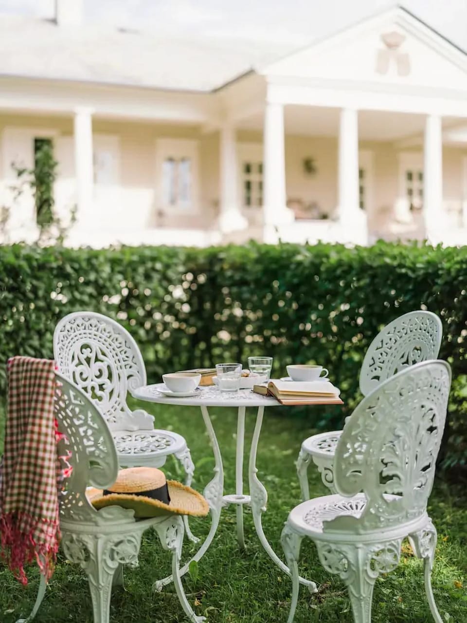 Day, Seating area, Dining area, Garden view