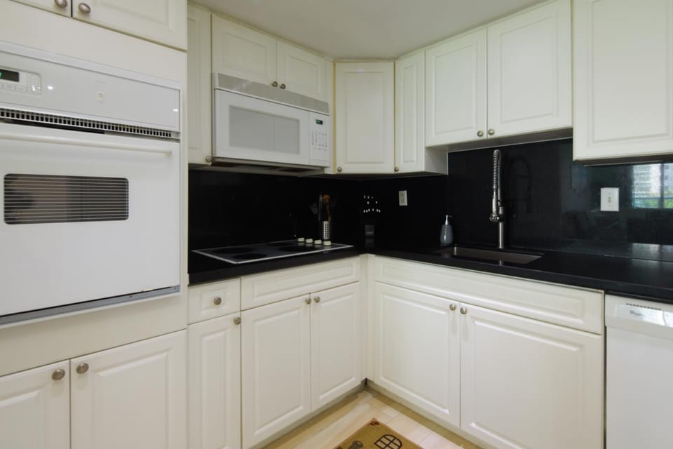 Sunny Isles Ocean Reserve Condo Apartments Apartment hotel in Sunny Isles Beach