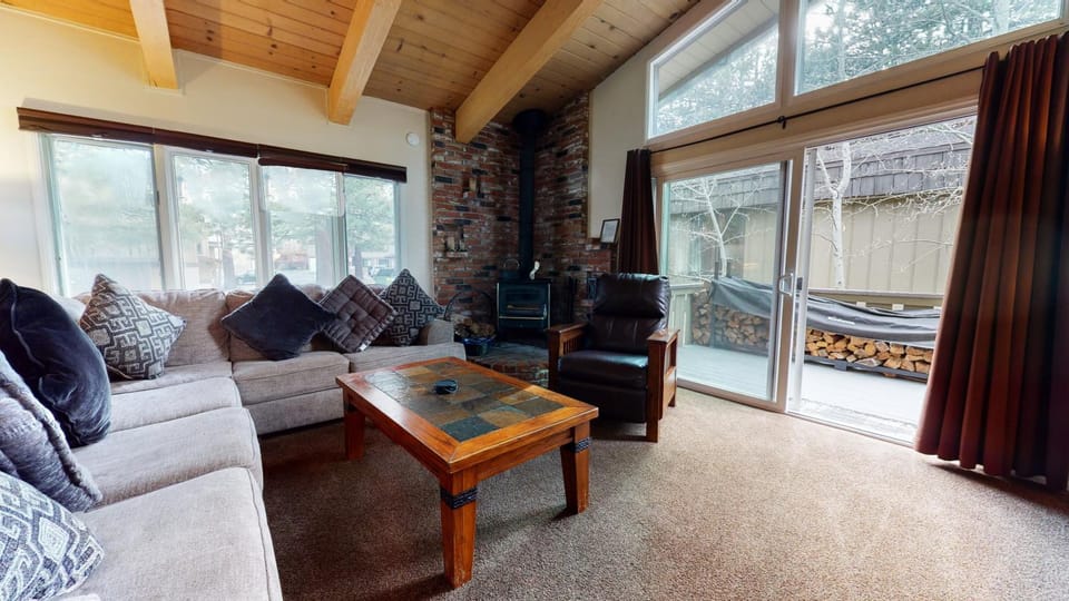 Chateau de Montagne #29 Condo Apartment in Mammoth Lakes