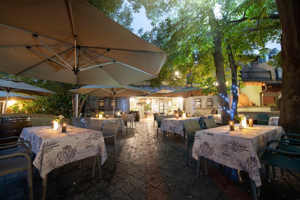 Property building, Patio, Restaurant/places to eat, Spring, Day, Garden, Banquet/Function facilities, Garden view, Swimming pool, Breakfast